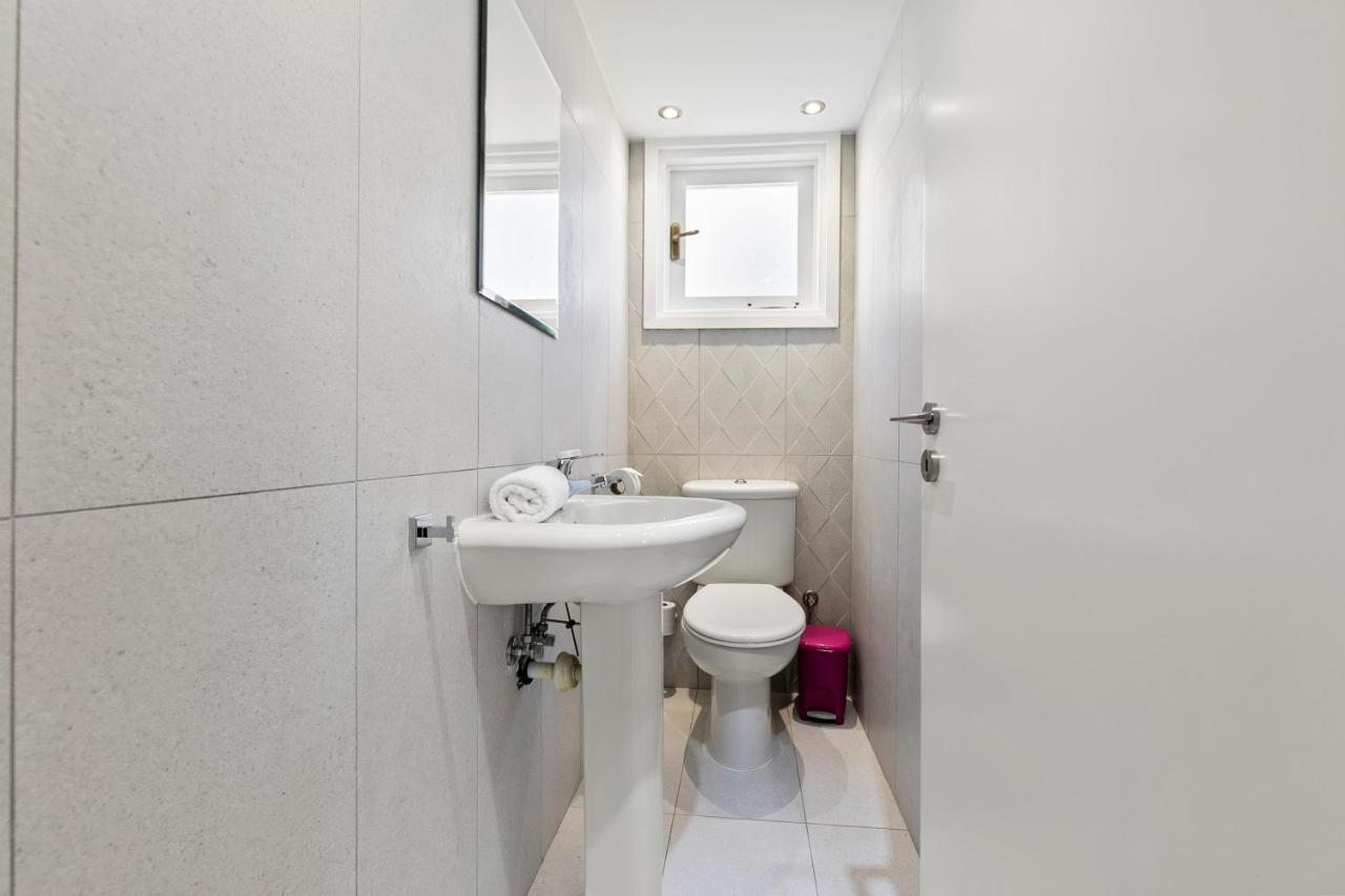 2 Bedroom Avdimou With Stunning Sea Views, Aphrodite Hills Appartement *